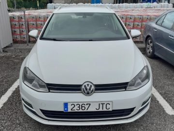 Volkswagen Golf 1.6TDI Bluemotion Estate in white